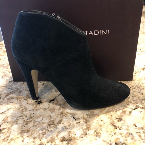 adrienne vittadini suede boots